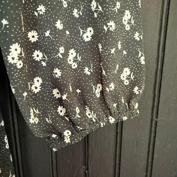 Kittenish Green and White V-Neck Bishop Sleeve Sundress - Picture 3 of 7